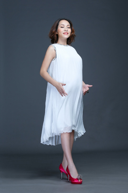 Việc có thai bé thứ hai nằm ngoài kế hoạch của hai vợ chồng Hoàng Lê Vi. Chưa kể, khi mới mang thai 3 tháng, sức khỏe của cô không được tốt nên rất khó sắp xếp công việc