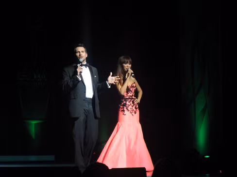 hai người tung hứng rất ăn ý trên sân khấu