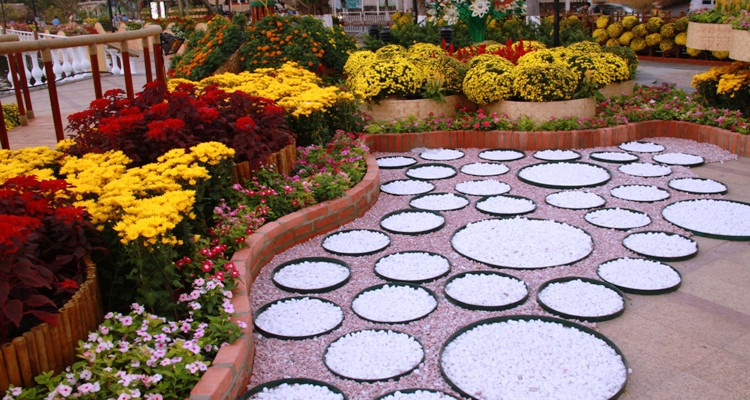 Đường hoa gồm 6 phân đoạn: Xuân ký ức, Xuân sung túc, Xuân non nước, Trăm hoa khoe sắc, Mùa hội tụ và Mùa tình yêu