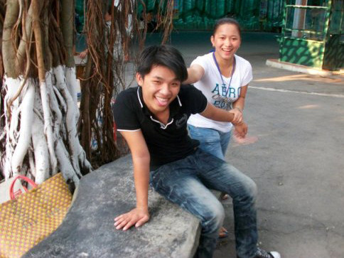 Nguyễn Văn Phi (21 tuổi, khoa Quản trị kinh doanh, ĐH Hùng Vương) đã là ông chủ của một hệ thống đặt món ăn trực tuyến có tên tuổi ở Sài Gòn.