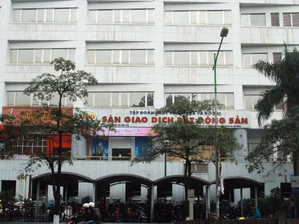 Sau Tết, một số sàn giao dịch bất động sản như những cơ quan hành chính khác bắt đầu mở cửa từ thứ đầu tuần