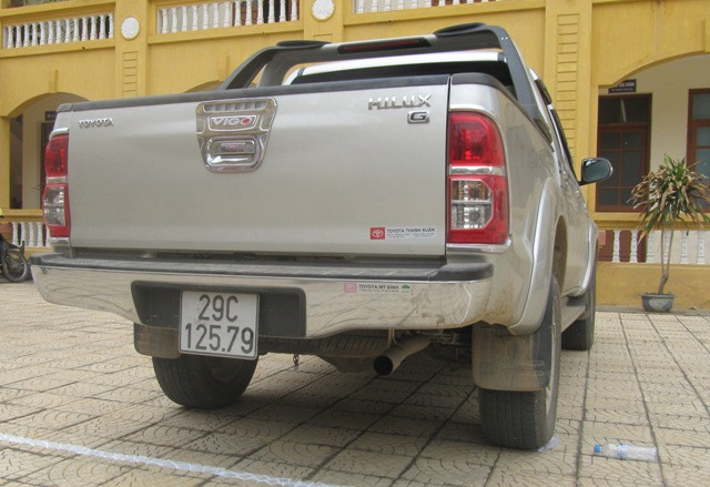 Việc tậu những chiếc xe hơi đắt tiền đối với Tàng quá đơn giản. Từ nhở Tàng đã từng bảo, nếu đường vào nhà Tàng đẹp như quốc lộ 6 ngoài kia thì Tàng sẽ mua sắm đủ các loại ô tô xịn. Cái tên 