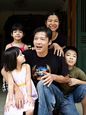 Hoài Nam vui cùng vợ con