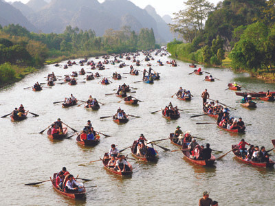 Suối Yến mùng 5 Tết . Ảnh: Hồng Vĩnh Suối Yến mùng 5 Tết