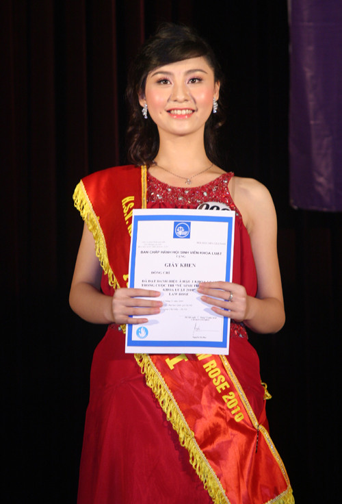 Á khôi 1: Nguyễn Hoàng Phương Giang