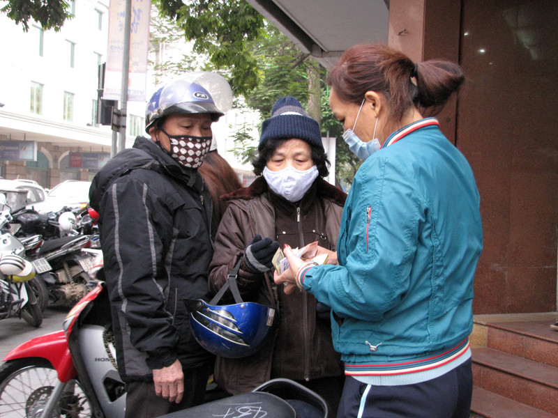 Xe máy 50.000đ/vé, còn ô tô lên tới 200.000đ/vé