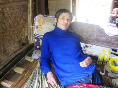 Ở tuổi 54, ông Nhiệm phải nằm liệt giường sau chuyến tìm trầm ở Malaysia