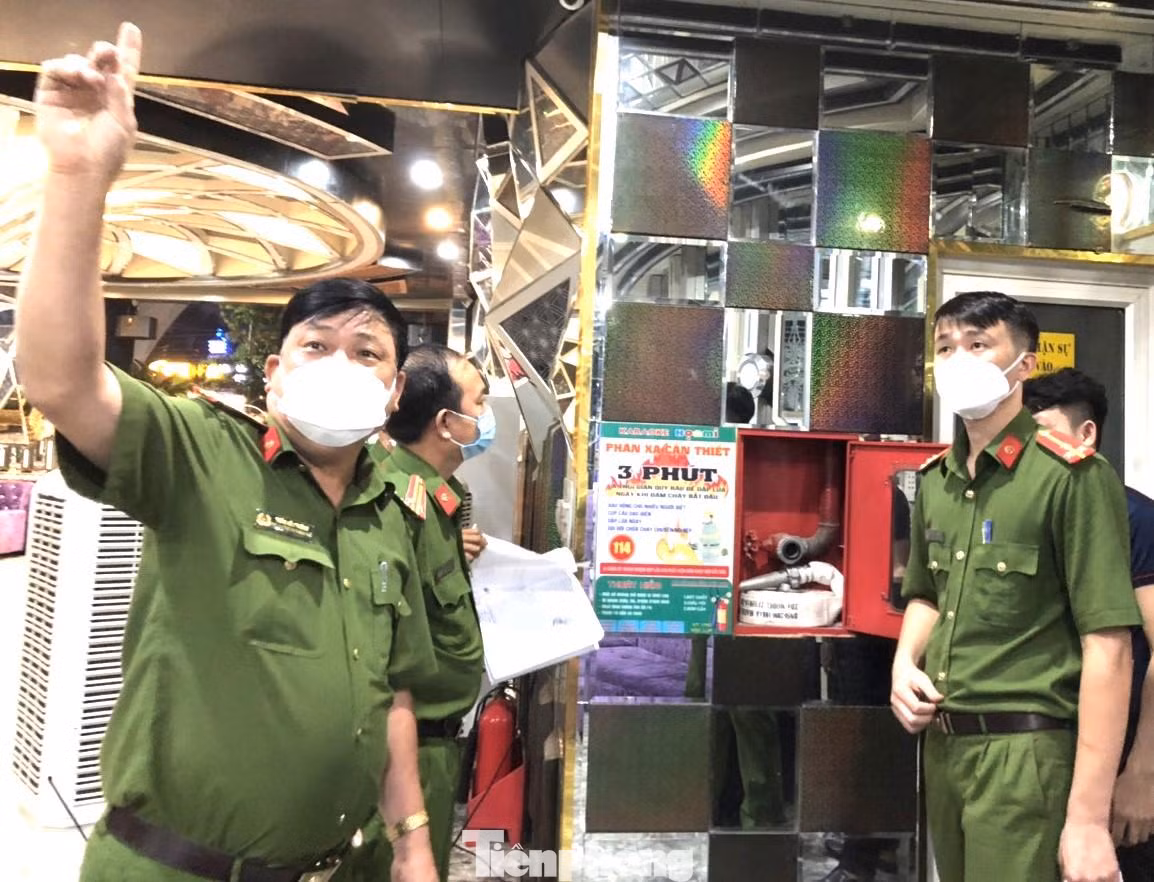 Công an Bình Dương kiểm tra các cơ sở karaoke trên địa bàn