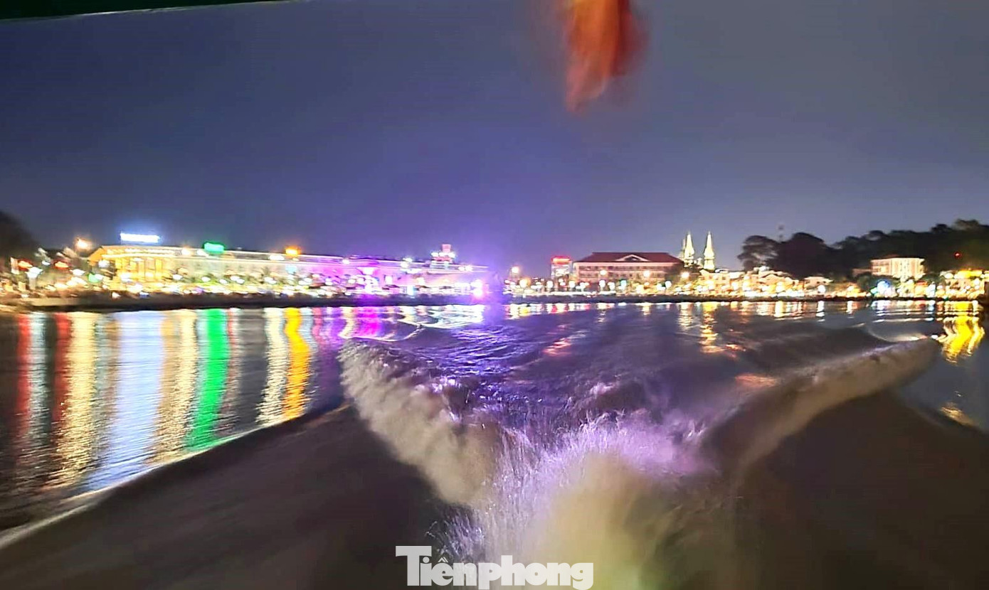 Theo lãnh đạo thành phố Thủ Dầu Một, kế hoạch ban đầu, công trình sẽ hoàn thành, đưa vào sử dụng từ cuối năm 2020. Tuy nhiên do dịch bệnh COVID-19 và vướng khâu giải phóng mặt bằng nên đến nay dự án mới hoàn thành. Đầu tháng 9 vừa qua, UBND thành phố Thủ Dầu Một đã tổ chức lễ khánh thành, đưa công trình vào sử dụng. Những ngày qua, người dân địa phương đến phố đi bộ đầu tiên của Bình Dương tham quan, vui chơi rất đông, nhất là giới trẻ.