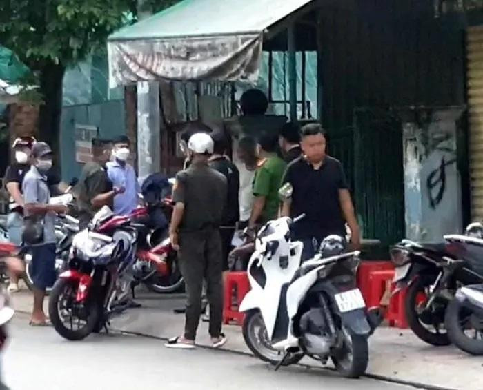 Lực lượng công an thực hiện công tác khám nghiệm hiện trường