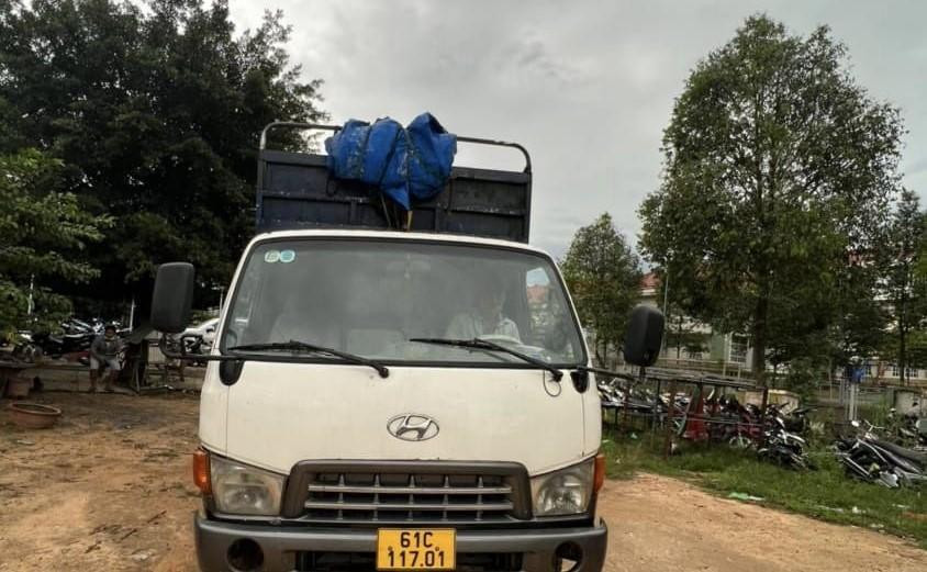 Hai chiếc xe bị tạm giữ để xử lý