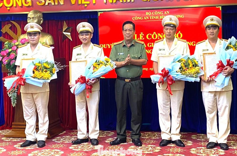 Công an tỉnh Bình Dương trao các quyết định điều động, bổ nhiệm cán bộ