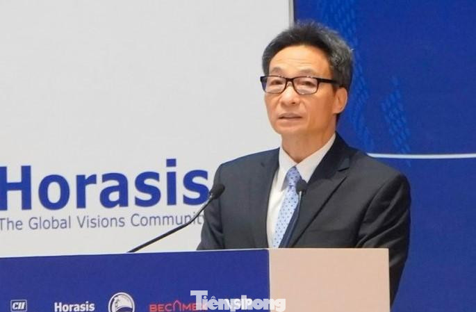 Phó Thủ tướng Vũ Đức Đam phát biểu tại diễn đàn.