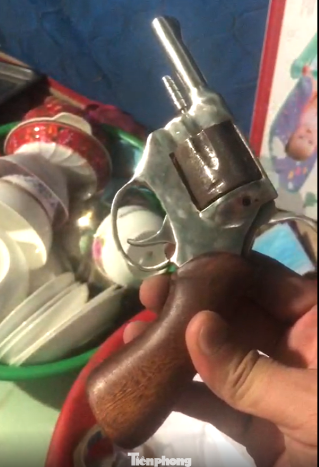 Khẩu súng trong nhà đối tượng Thế