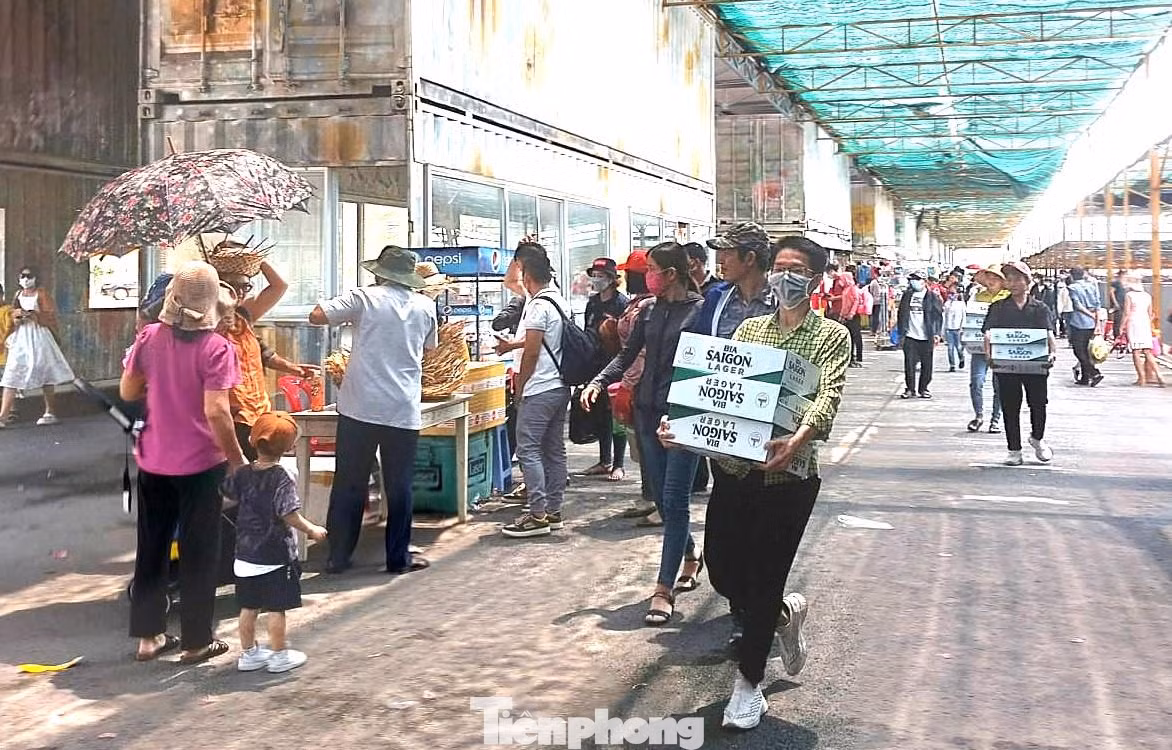 Khách đến vui chơi mang theo bia Khách đến vui chơi mang theo bia