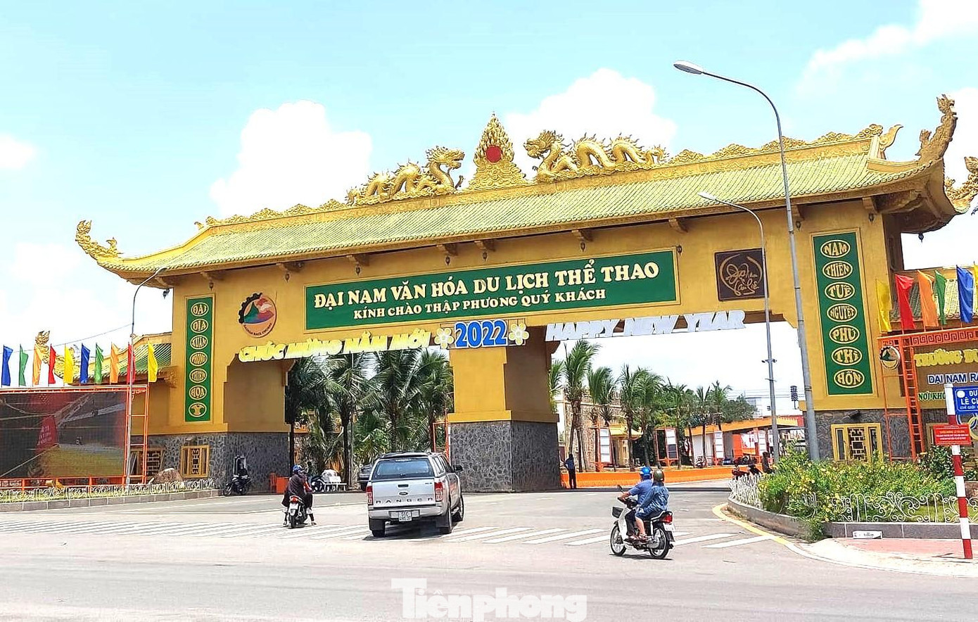 Cổng vào khu du lịch Đại Nam