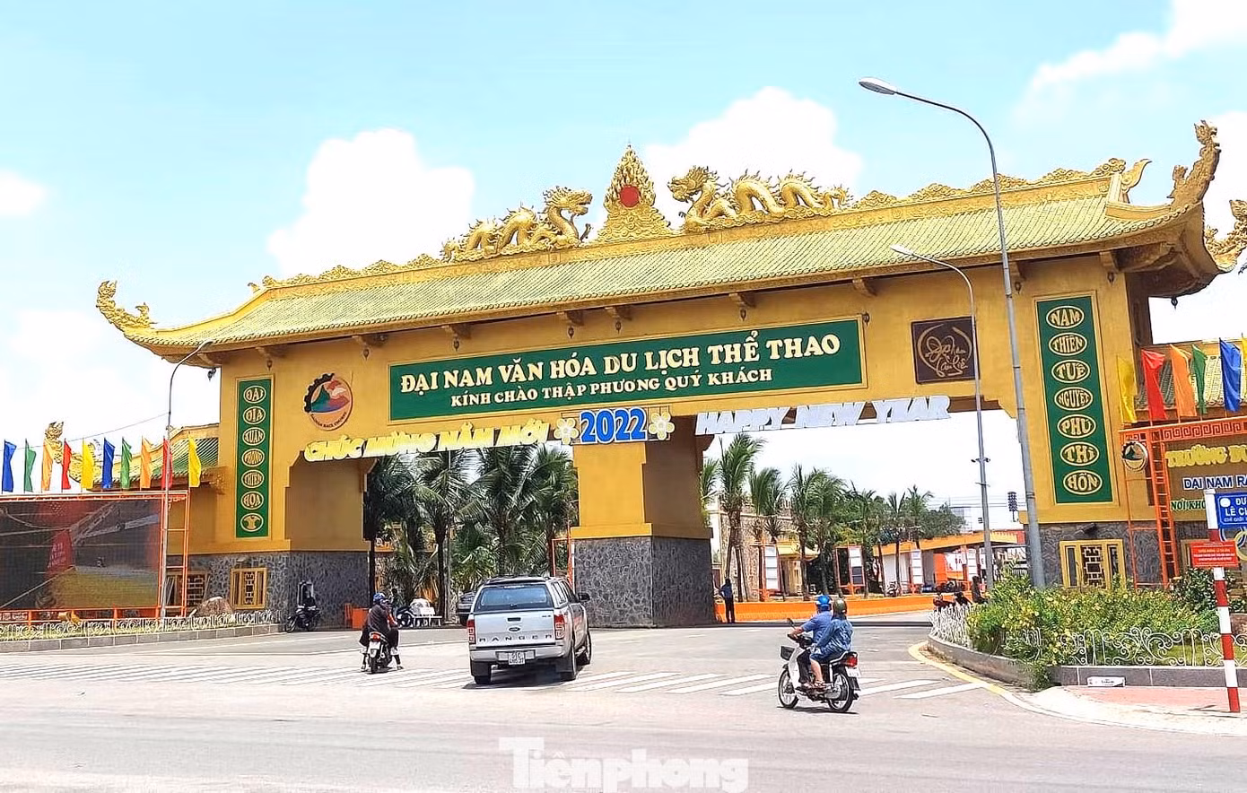 Cổng vào khu du lịch Đại Nam Cổng vào khu du lịch Đại Nam