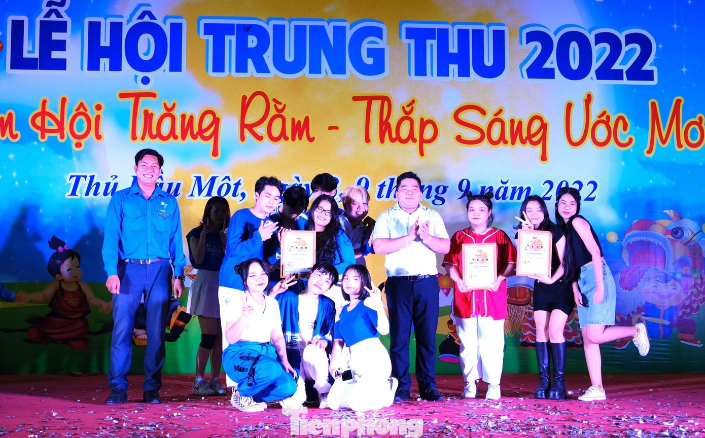 Thành Đoàn Thủ Dầu Một tổ chức trung thu cho thiếu nhi với nhiều hoạt động ý nghĩa