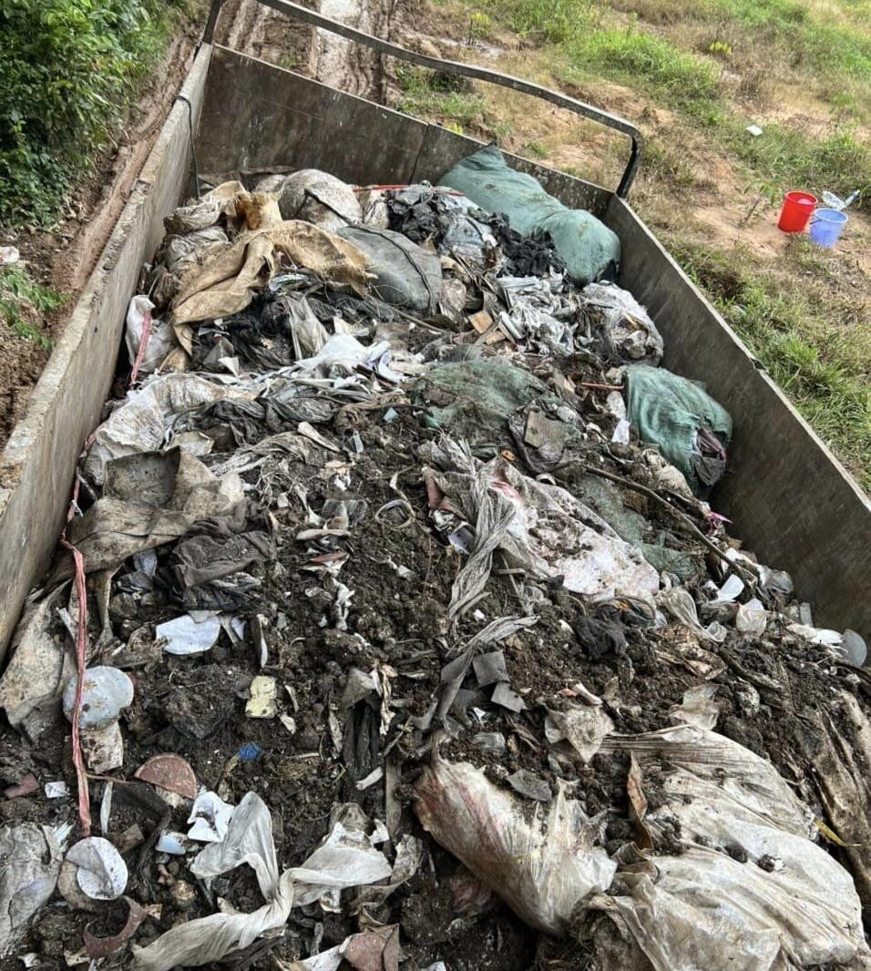 Rác thải trên xe