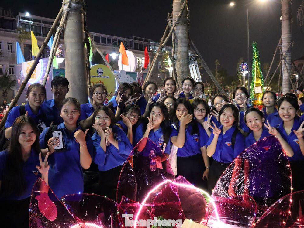 Các bạn đoàn viên, thanh niên trong đêm hội