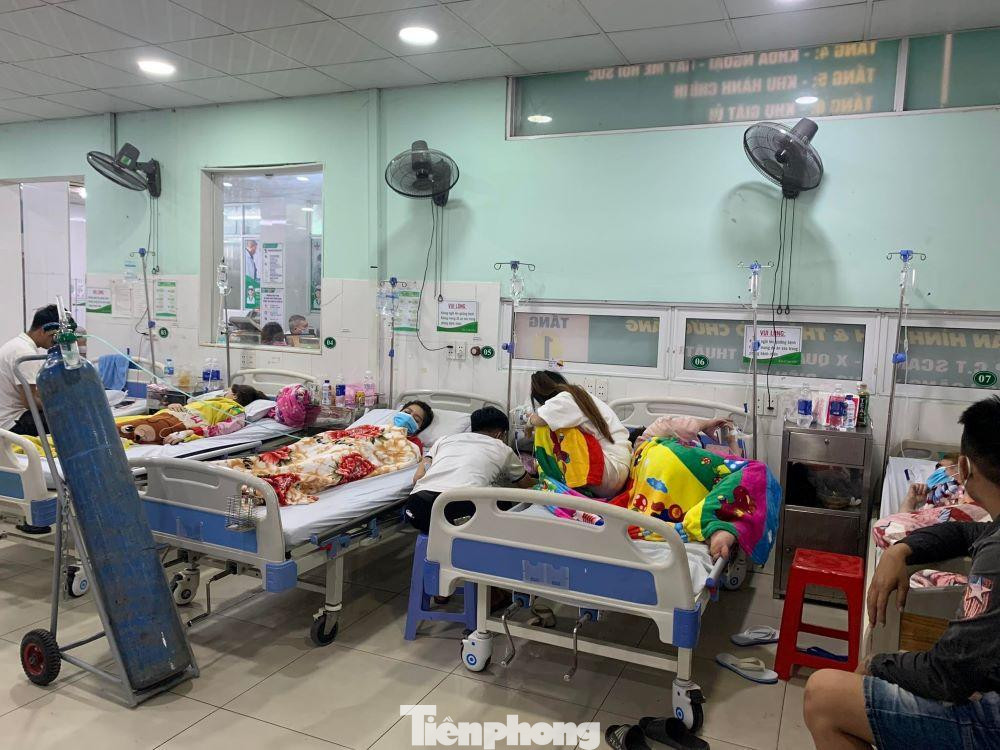 Các nạn nhân may mắn được giải cứu trong vụ hỏa hoạn quán Karaoke tại Bình Dương đang được điều trị tại bệnh viện. Các nạn nhân may mắn được giải cứu trong vụ hỏa hoạn quán Karaoke tại Bình Dương đang được điều trị tại bệnh viện.