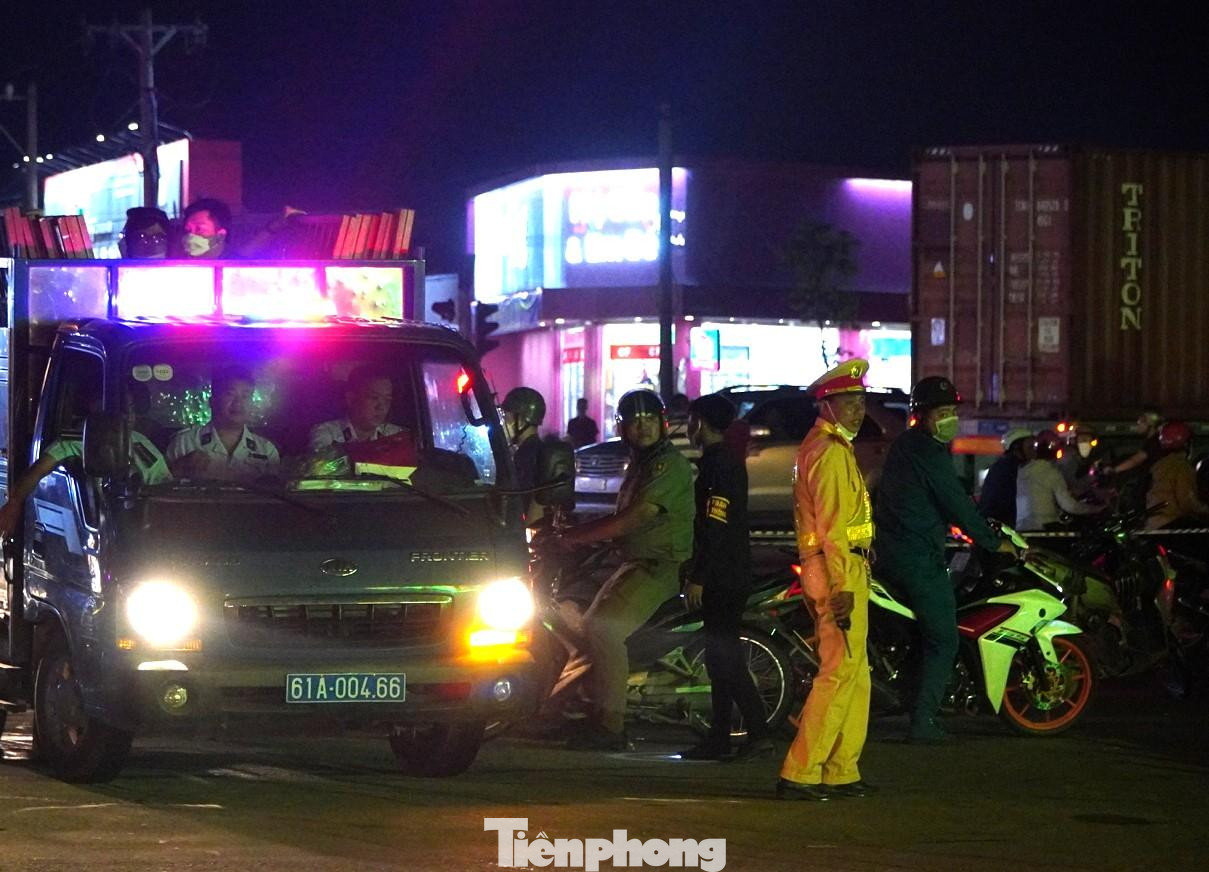 Mặc dù công tác tìm kiếm kết thúc nhưng để phục vụ điều tra, khu vực hiện trường vẫn đang được phong tỏa Mặc dù công tác tìm kiếm kết thúc nhưng để phục vụ điều tra, khu vực hiện trường vẫn đang được phong tỏa