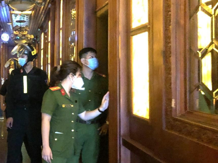 Công an Bình Dương kiểm tra cơ sở karaoke ở Bình Dương