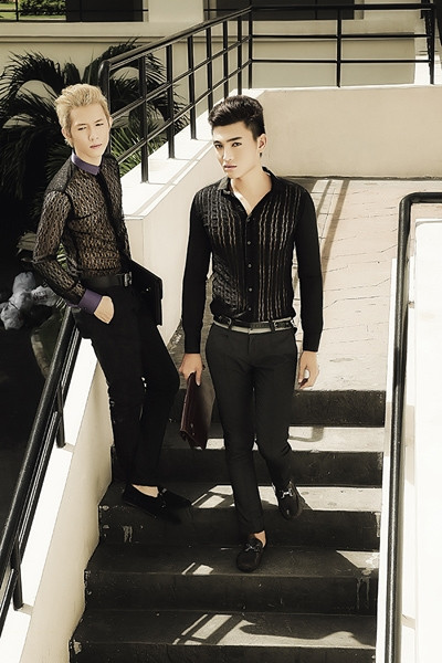 Bên cạnh ren, áo sơ mi với những chất liệu vải mềm và nhẹ khác cũng rất được ưa chuộng, cho bạn trai vẻ đẹp nam tính hơn. Bên cạnh ren, áo sơ mi với những chất liệu vải mềm và nhẹ khác cũng rất được ưa chuộng, cho bạn trai vẻ đẹp nam tính hơn.