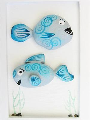 Những con cá đủ màu, càng sặc sỡ càng đẹp - Ảnh: An An Gắn hai con cá sau cái khung là thành một bức tranh - Ảnh: An An