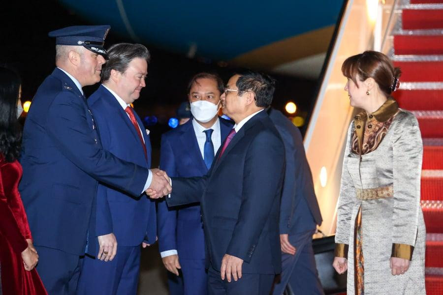 Thủ tướng Chính phủ Phạm Minh Chính và đoàn cấp cao Việt Nam tới sân bay quân sự Andrews, Washington. Thủ tướng Chính phủ Phạm Minh Chính và đoàn cấp cao Việt Nam tới sân bay quân sự Andrews, Washington.