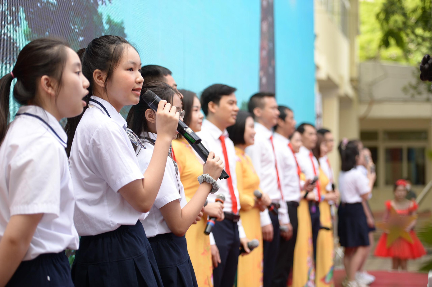 Không khí sôi động tại Trường THCS Giảng Võ Không khí sôi động tại Trường THCS Giảng Võ