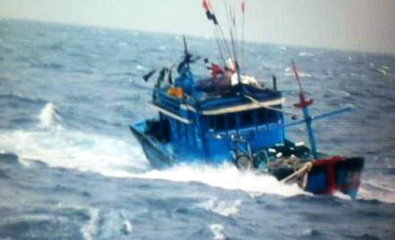 Nhiều tàu thuyền gặp nạn do bão số 2. Ảnh: Danang MRCC