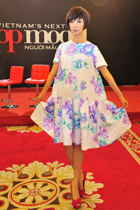 Xuân Lan diện váy hoa rộng đáng yêu như một nàng công chúa