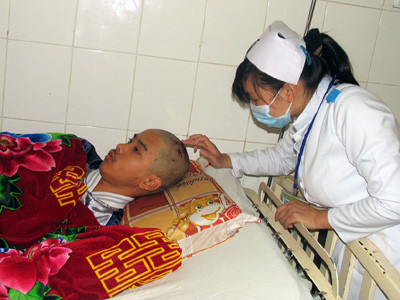 Học sinh nhập viện sau một vụ đâm chém 