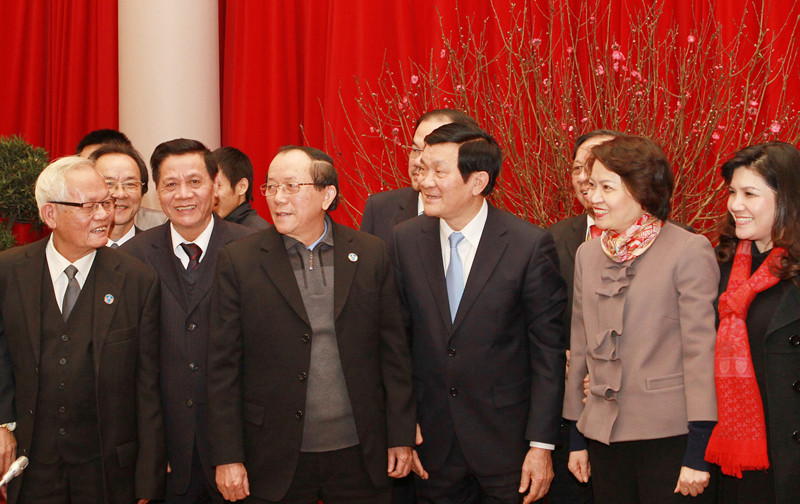 Chủ tịch nước và đại diện Liên đoàn Luật sư VN. Ảnh: TTXVN