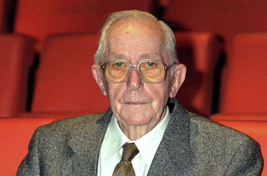 Đạo diễn phim 'James Bond' qua đời tại nhà riêng ảnh 1