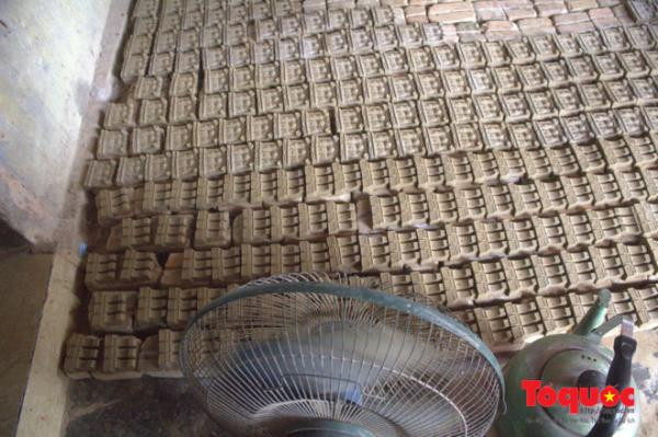 Tết ông Công ông Táo ở ngôi làng “nặn đất thành cơm” ở xứ Huế ảnh 4