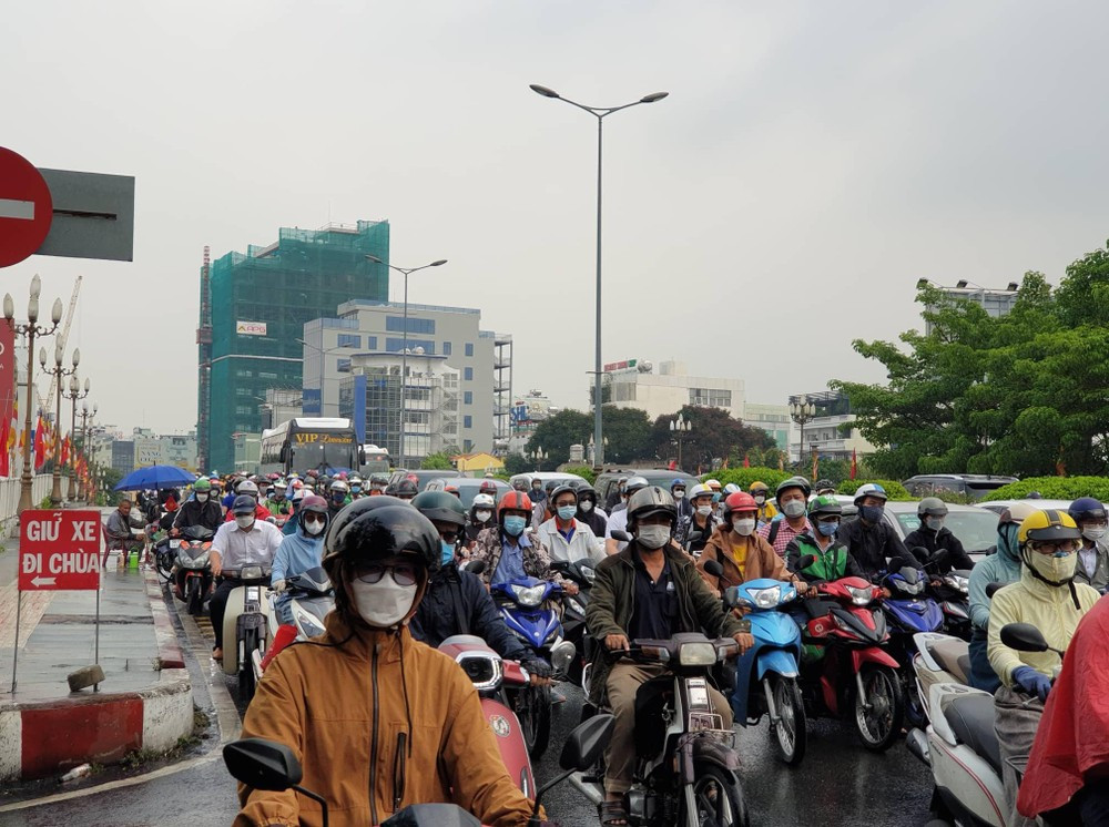 TPHCM và khu vực Nam Bộ tiếp tục có mưa diện rộng từ nay đến cuối tháng 7. TPHCM và khu vực Nam Bộ tiếp tục có mưa diện rộng từ nay đến cuối tháng 7.