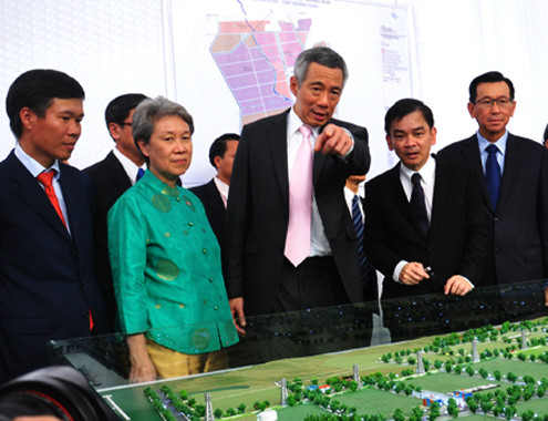 Thủ tướng Singapore Lý Hiển Long cùng các doanh nghiệp nước ngoài thăm khu công nghiệp Việt Nam - Singapore tại Quảng Ngãi