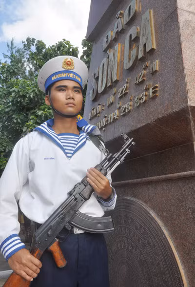 Nghiêm trang bên cột mốc chủ quyền