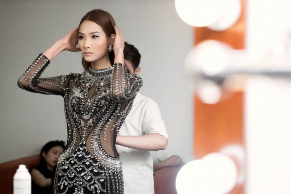 Hoàng Thuỳ: ‘Tôi mệt mỏi vì diễn ở The Face’ ảnh 1