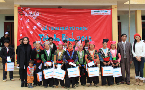 Hoa hậu Ngọc Hân là gương mặt đại diện cho chiến dịch từ thiện “Tết An Bình” của ngân hàng AB Bank. Ảnh: Trường Phong. Hoa hậu Ngọc Hân là gương mặt đại diện cho chiến dịch từ thiện “Tết An Bình” của ngân hàng ABBank. Ảnh: Trường Phong