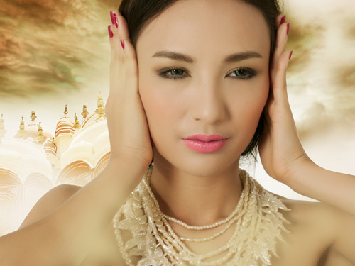 Ngọc Diễm là người đẹp gốc Khánh Hòa, cô đăng quang Hoa hậu du lịch VN năm 2008