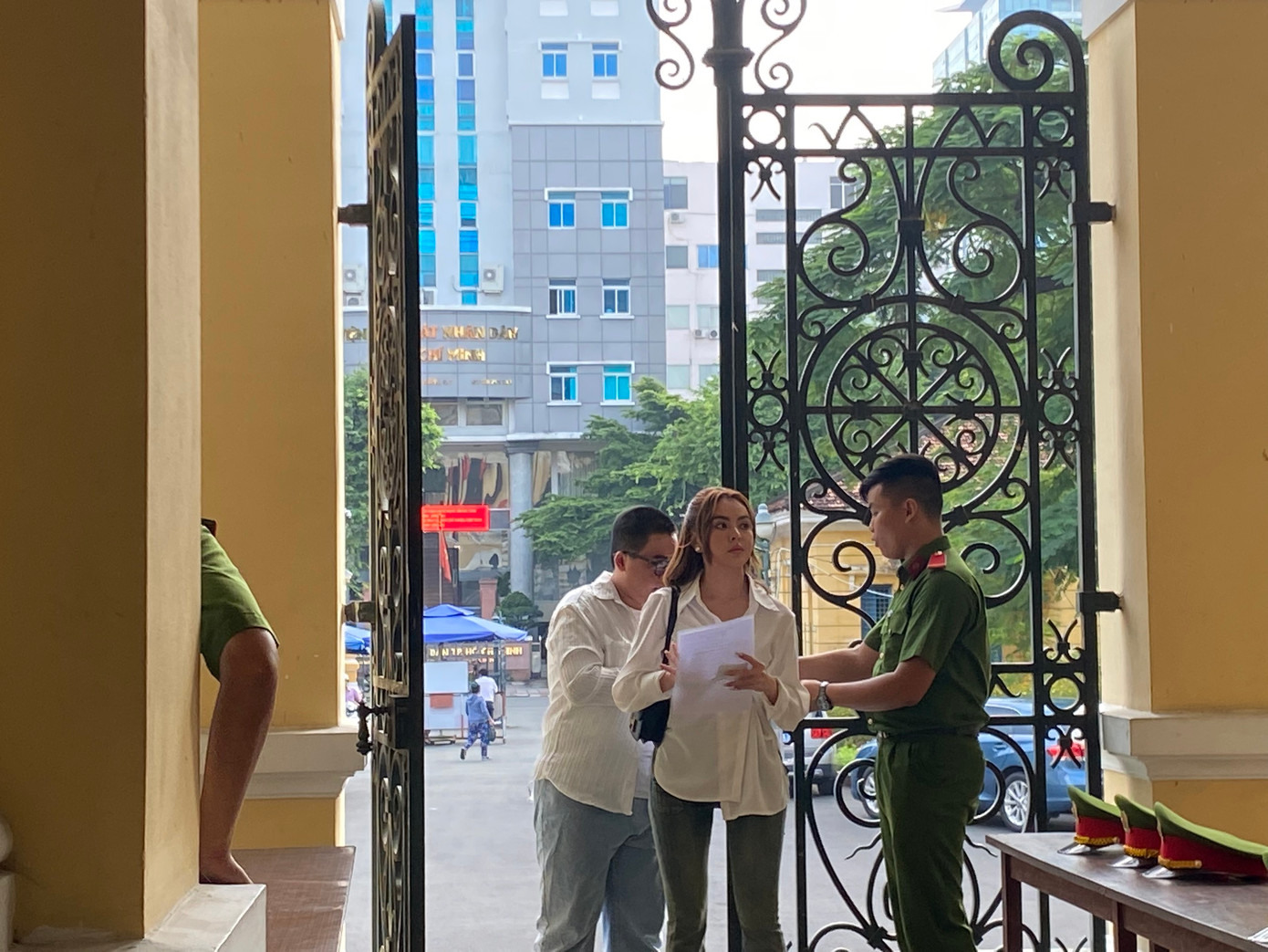 Từ sáng sớm, Trang Nemo đã đến tòa án. Từ sáng sớm, Trang Nemo đã đến tòa án.