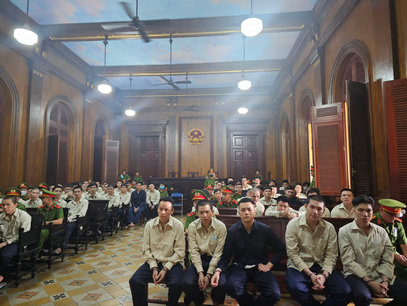 Các bị cáo tại phiên tòa.