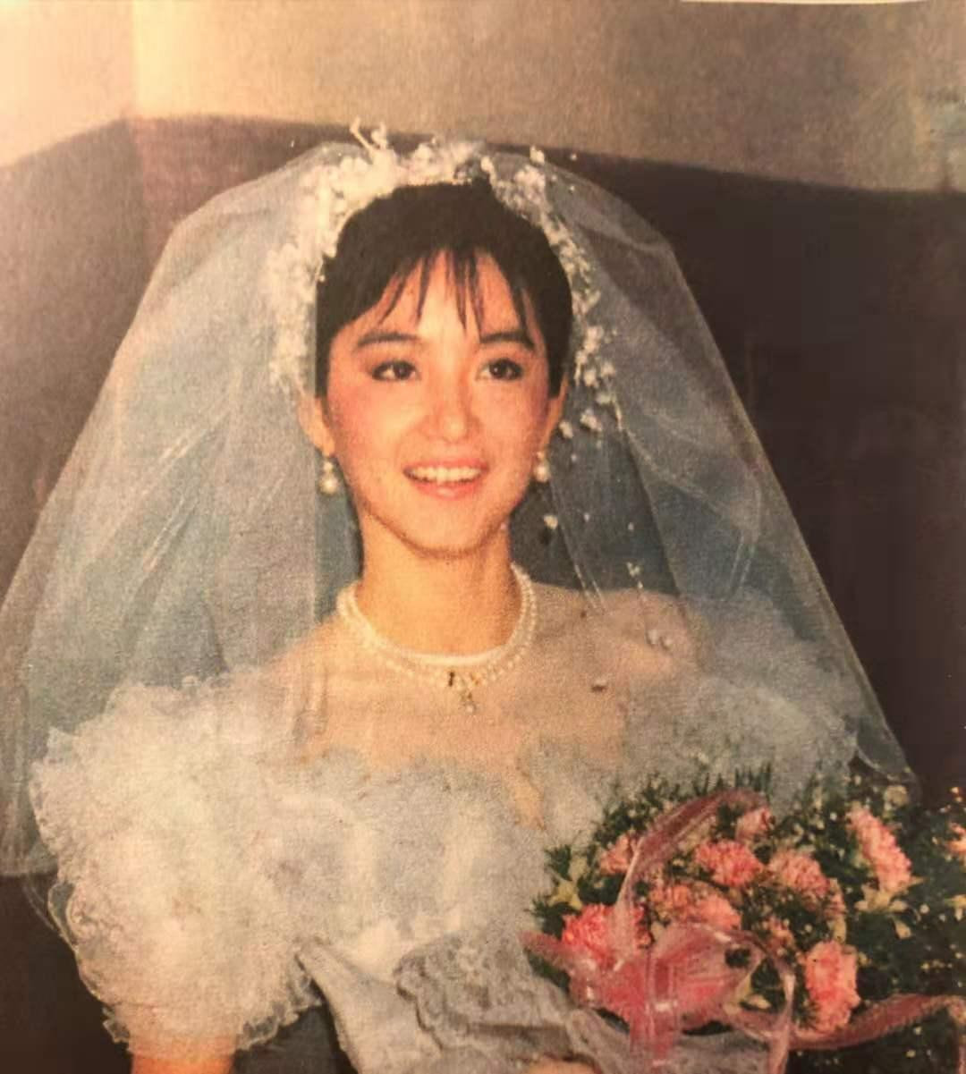 Tuy nhiên, như nhiều mỹ nhân Hoa ngữ khác, Lâm Thanh Hà có đường tình duyên lắm thị phi. Cô thậm chí bị gắn mác &quot;hồ ly tinh&quot;.