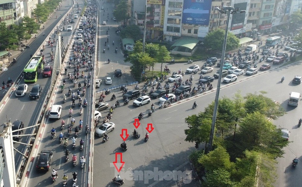 Nút giao Ngã Tư Sở được điều chỉnh, tổ chức lại giao thông từ 30/12. Nút giao Ngã Tư Sở được điều chỉnh, tổ chức lại giao thông từ 30/12.