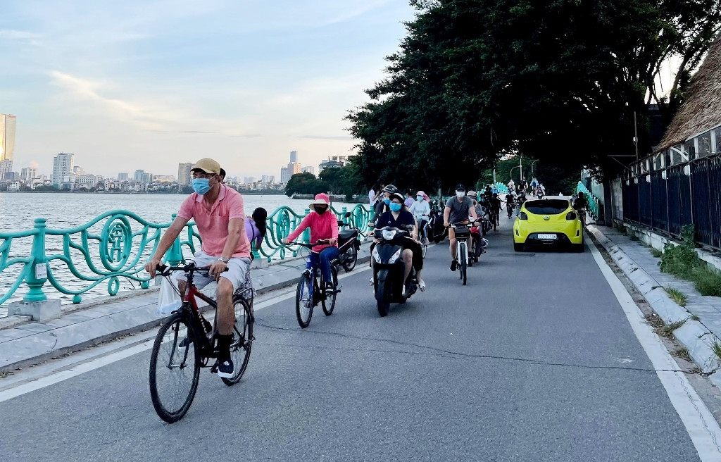 Xe đạp tại Hà Nội đang đi chung hỗn hợp với các loại phương tiện khác. Ảnh: PV Xe đạp tại Hà Nội đang đi chung hỗn hợp với các loại phương tiện khác. Ảnh: PV