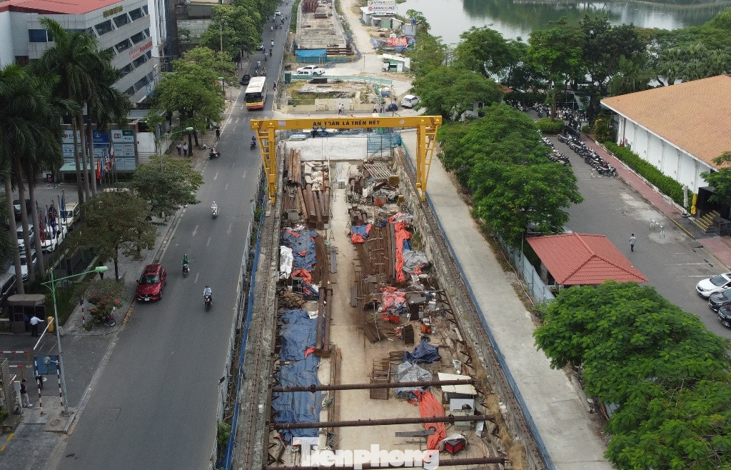 4 ga ngầm này gồm ga ngầm S9 (Cầu Giấy), ga ngầm S10 (Cát Linh), ga ngầm S11 (Văn Miếu), ga ngầm S12 (Trần Hưng Đạo - ga Hà Nội).