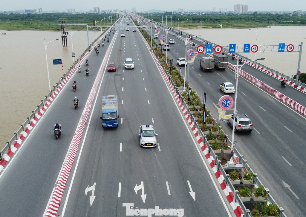 Đến nay sau hơn 1 tháng hoàn thiện, phương tiện đã đi với tốc độ đồng bộ 2 chiều cầu là 40 (xe máy) - 60km/h (ô tô). Đến nay sau hơn 1 tháng hoàn thiện, phương tiện đã đi với tốc độ đồng bộ 2 chiều cầu là 40 (xe máy) - 60km/h (ô tô).